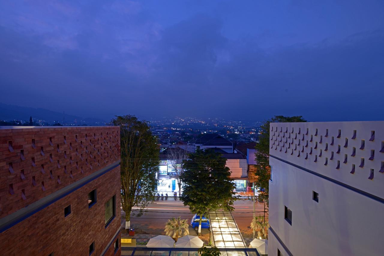 Arjuna Hotel Batu City Екстериор снимка